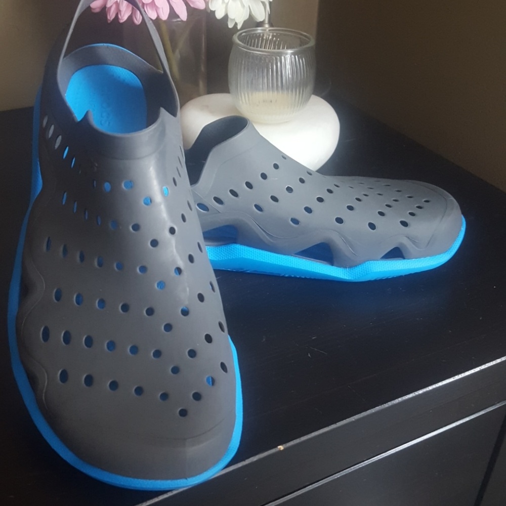 NWOT. Iconic CROCS Comfort